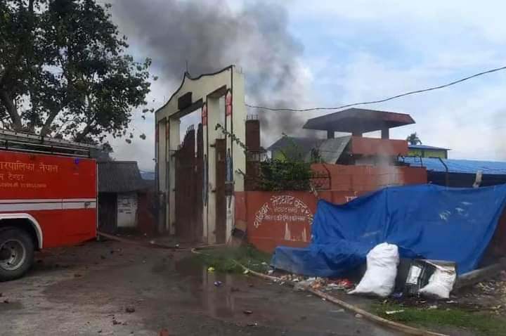 झापामा कारगारभित्र कैदीबीच झडप हुँदा आगलागी